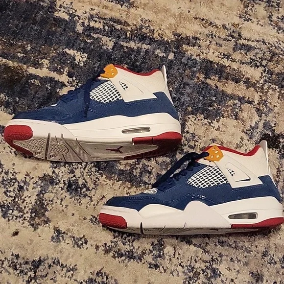 Jordan 4.5 y sneakers retro messy room